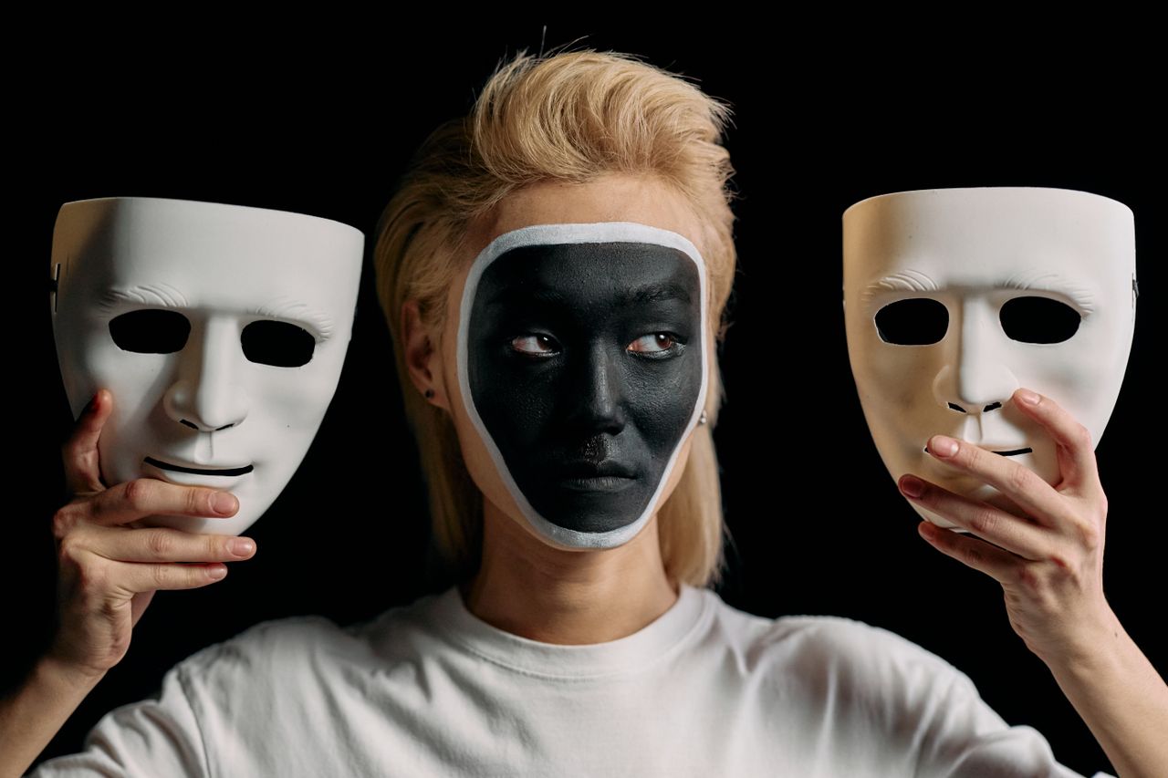Redes generativas adversarias y deepfakes: la IA que aprende a engañar